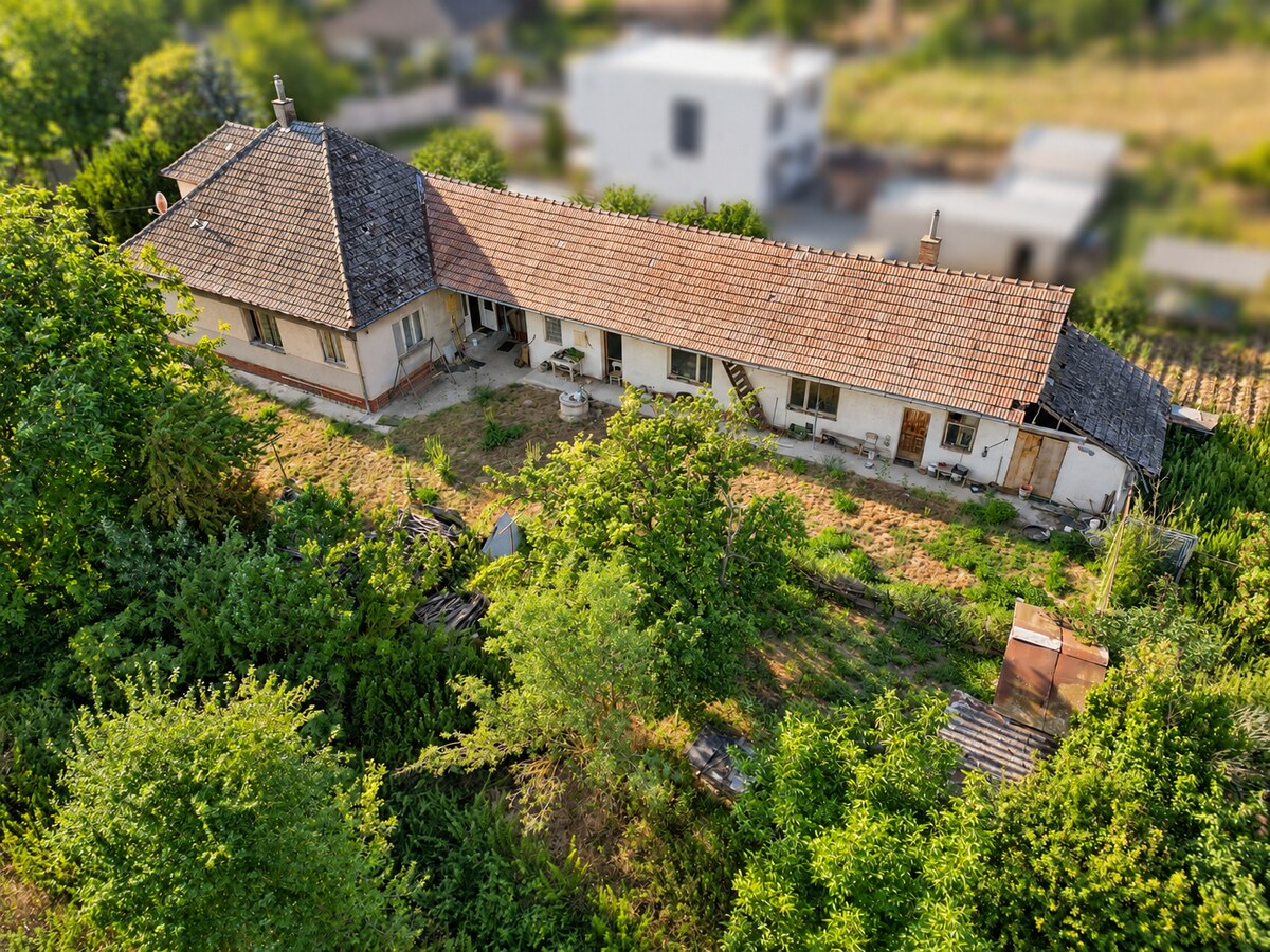 RODINNÝ DOM S ROZĽAHLÝM POZEMKOM 2 951 m² A PRÍSTAVBOU | BAB — foto 2