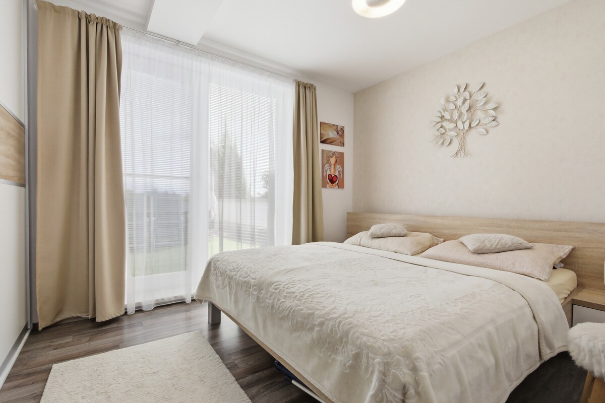 GRAVITAS | Zariadený 3,5 izbový byt/50m2 terasa/2 parkovacie miesta — foto 7
