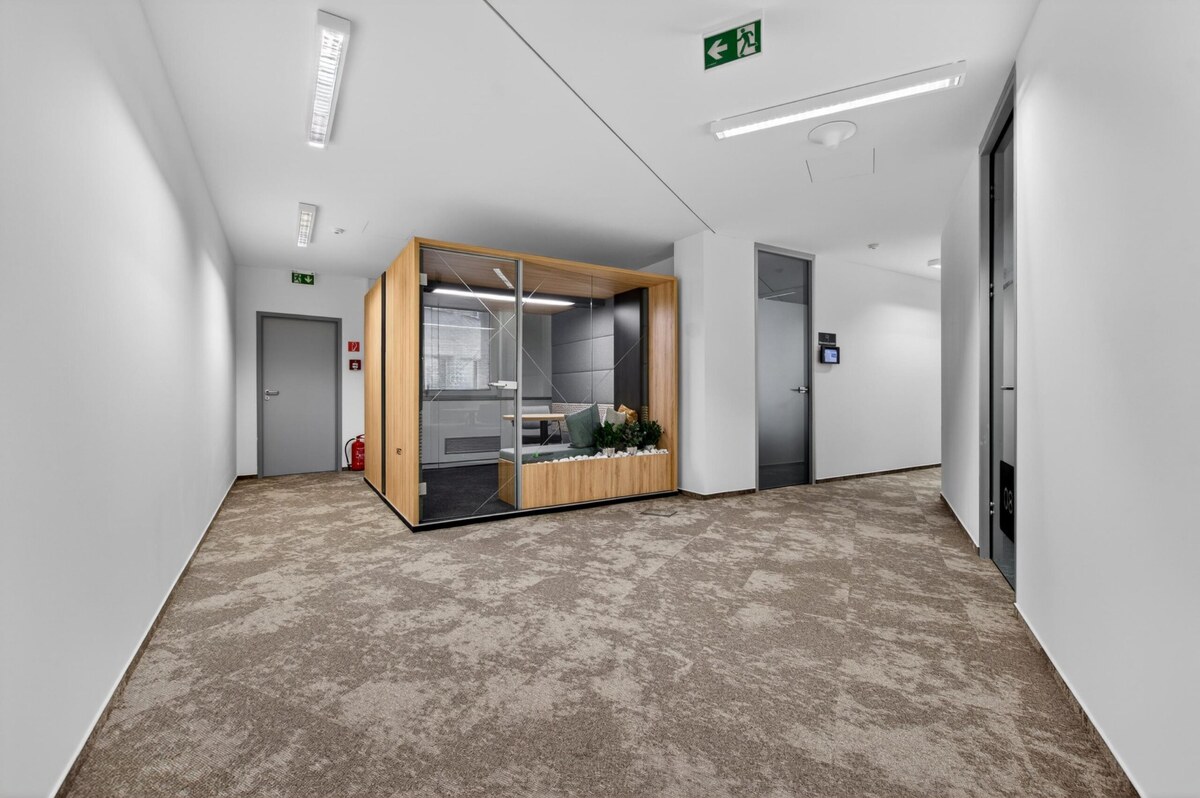 GRAVITAS | Kancelárie od 20m2 na PRENÁJOM | TOP biznis lokalita — foto 12