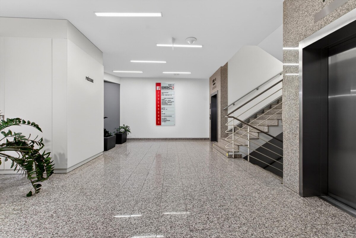 GRAVITAS | Kancelárie od 20m2 na PRENÁJOM | TOP biznis lokalita — foto 15