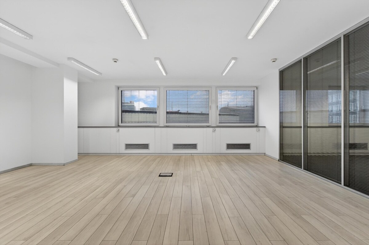 GRAVITAS | Kancelárie od 20m2 na PRENÁJOM | TOP biznis lokalita — foto 9