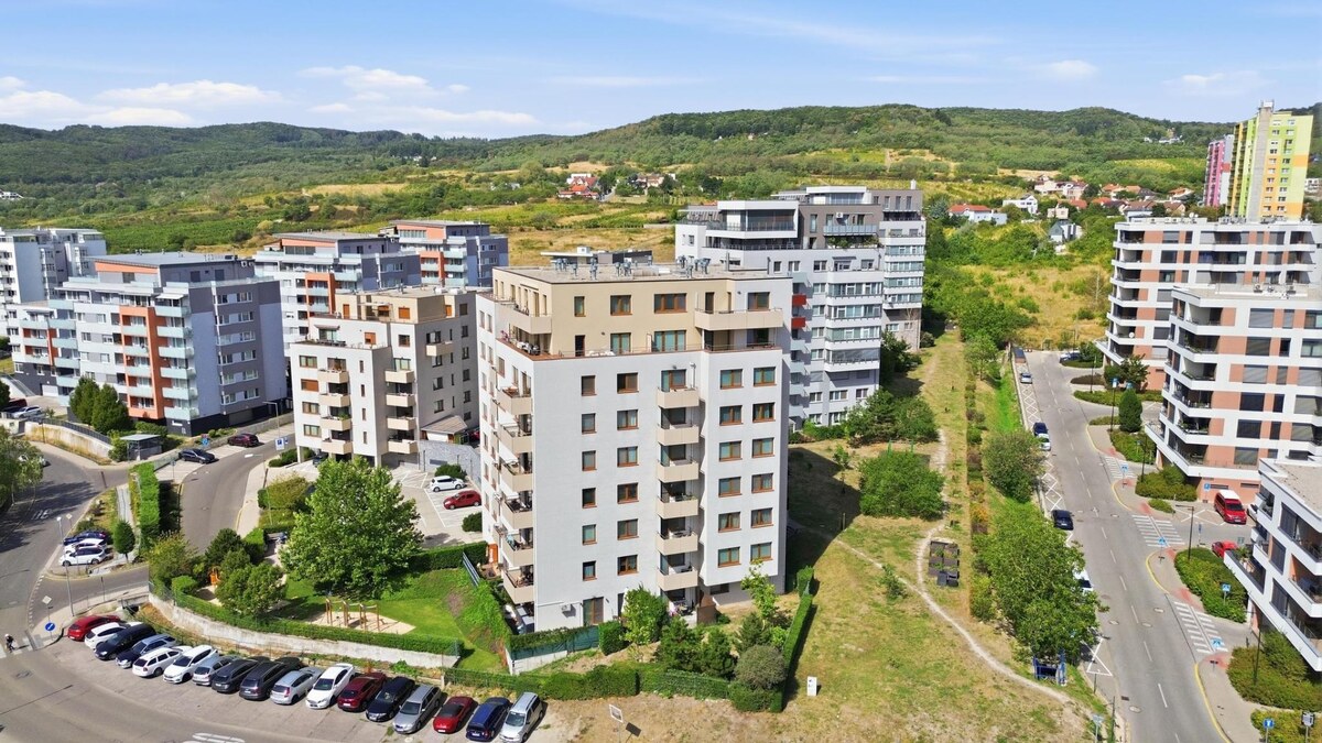 GRAVITAS | Zariadený 2-izbový byt s loggiou na Kadnárovej ulici