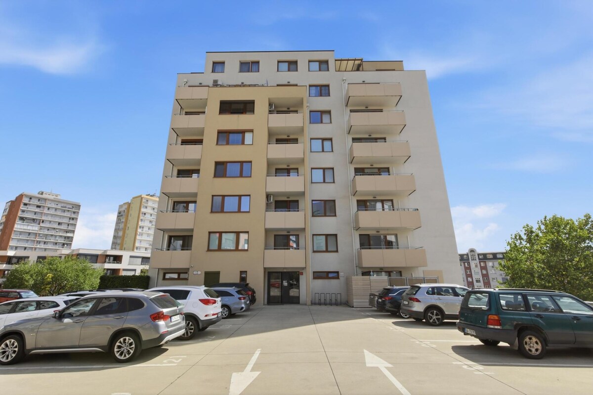 GRAVITAS | Zariadený 2-izbový byt s loggiou na Kadnárovej ulici — foto 21