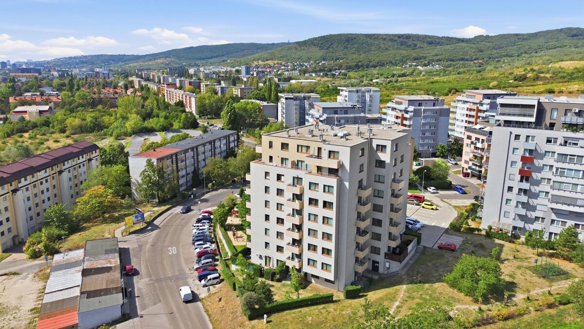 GRAVITAS | Zariadený 2-izbový byt s loggiou na Kadnárovej ulici — foto 24