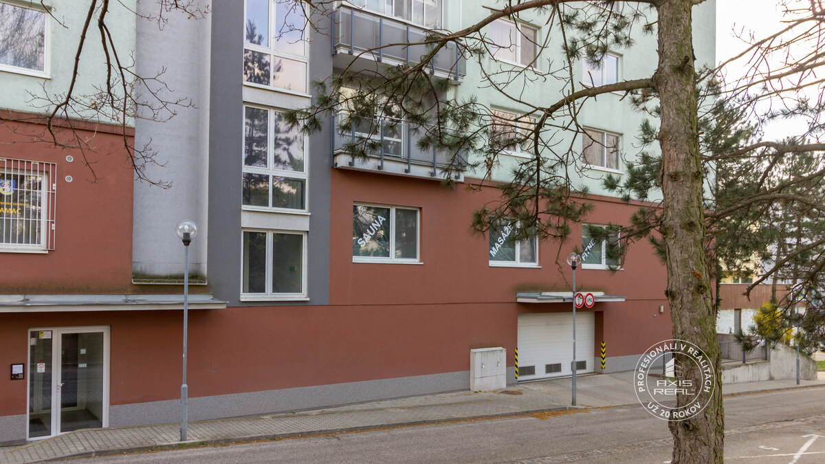 AXIS REAL | 1izbový byt, tehla, internet, BA Lamač, Malokarpatské nám. — foto 12