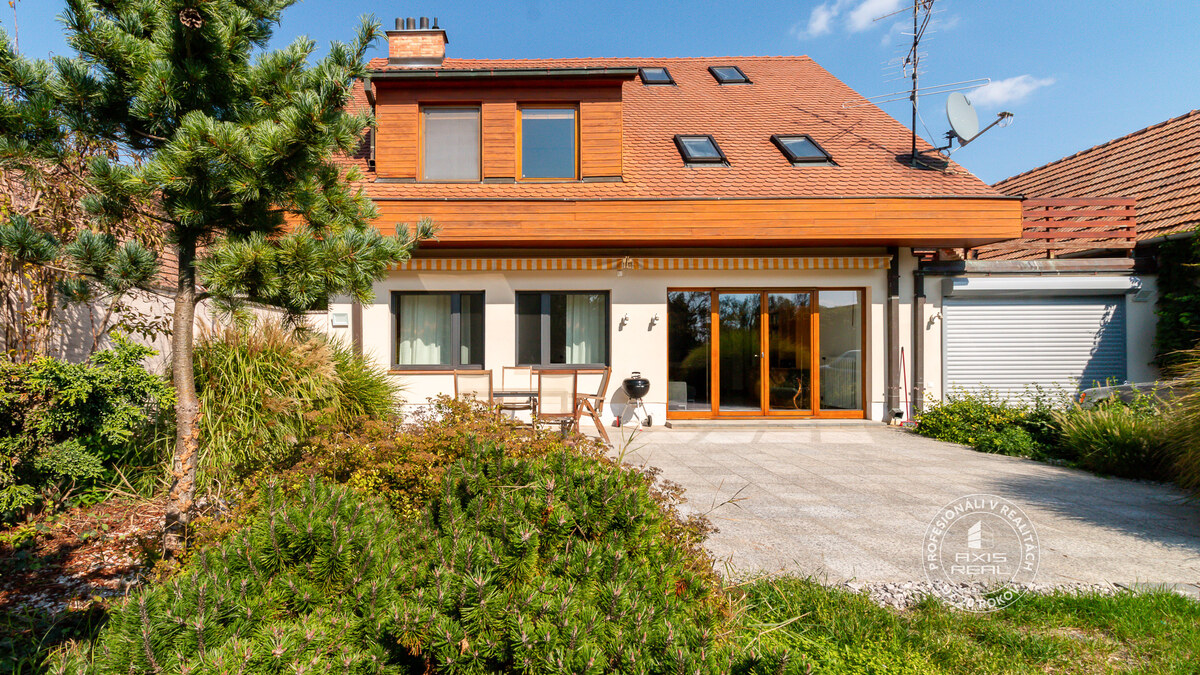 AXIS REAL | 2-podlažný rodinný dom, veľká záhrada, garáž - obec Kaplna — foto 25