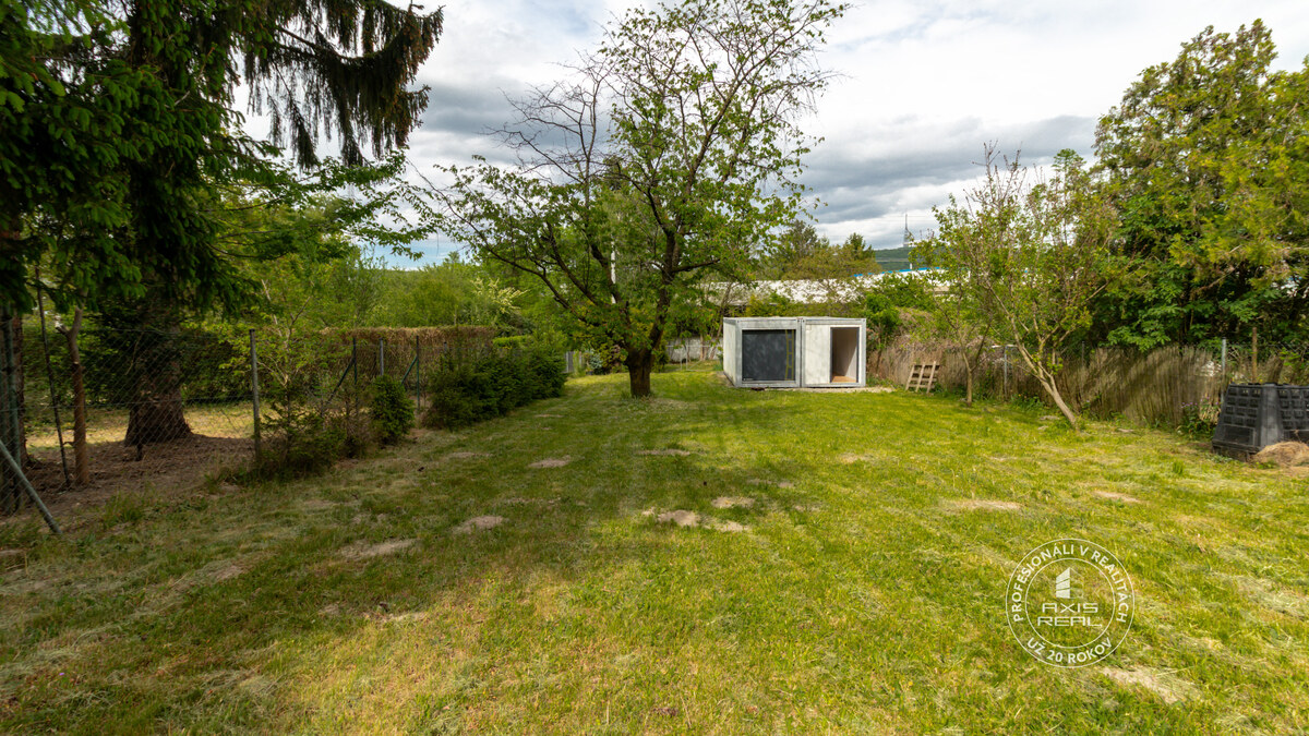 AXIS REAL | Slnečná záhrada 901 m² s chatkou, Dúbravka – Polianky — foto 10