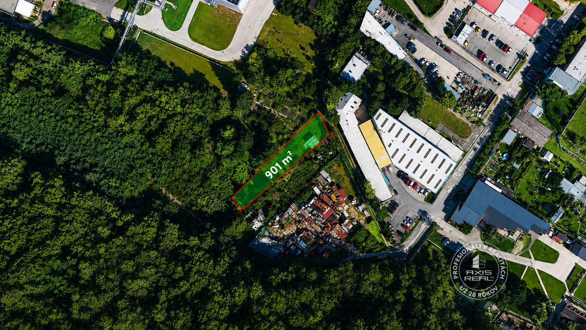 AXIS REAL | Slnečná záhrada 901 m² s chatkou, Dúbravka – Polianky — foto 11