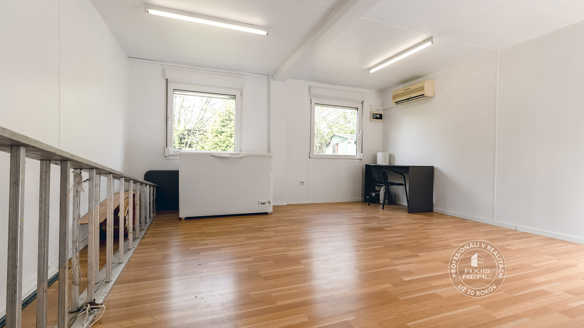 AXIS REAL | Slnečná záhrada 901 m² s chatkou, Dúbravka – Polianky — foto 5
