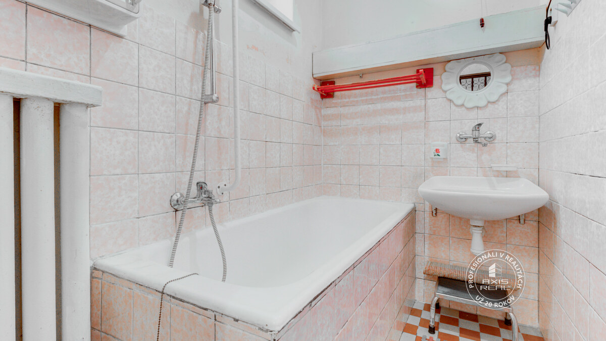 AXIS REAL | 5-izbový TEHLOVÝ dom s GARÁŽOU v pôvodnom stave, Jelka — foto 11