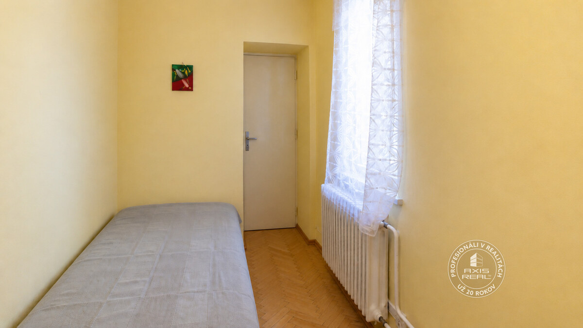 AXIS REAL | Výnimočný veľký 3i byt v pôvodnom stave na Kolibe s garážu — foto 21