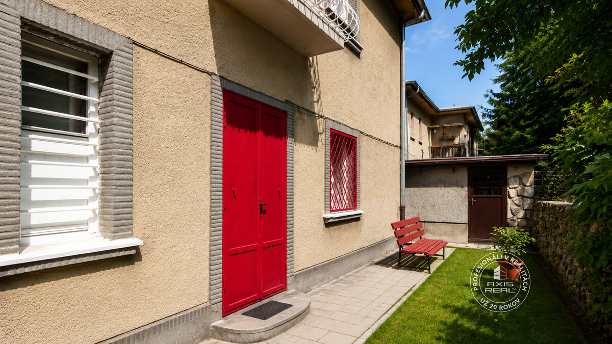 AXIS REAL | Výnimočný veľký 3i byt v pôvodnom stave na Kolibe s garážu — foto 27