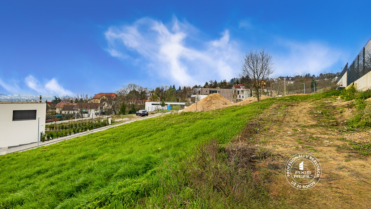 AXIS REAL | Pozemok (628 m2) so STAVEBNÝM POVOLENÍM, BA III. Rača — foto 2