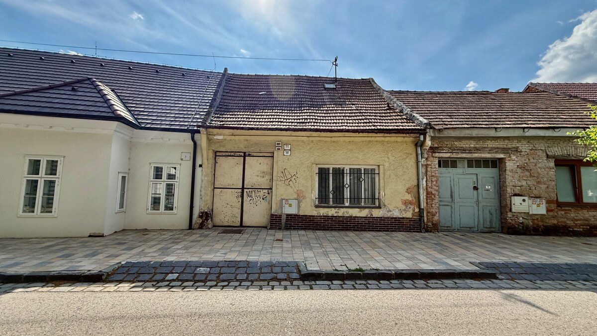 BÝVAJ, PODNIKAJ, INVESTUJ v historickom centre,