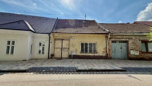 BÝVAJ, PODNIKAJ, INVESTUJ v historickom centre, — foto 1