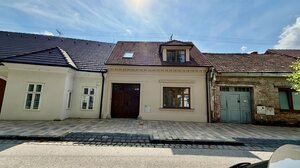 BÝVAJ, PODNIKAJ, INVESTUJ v historickom centre, — foto 2