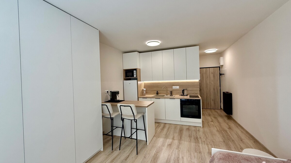 REZERVOVANÉ Moderný 1i byt s balkónom — foto 3