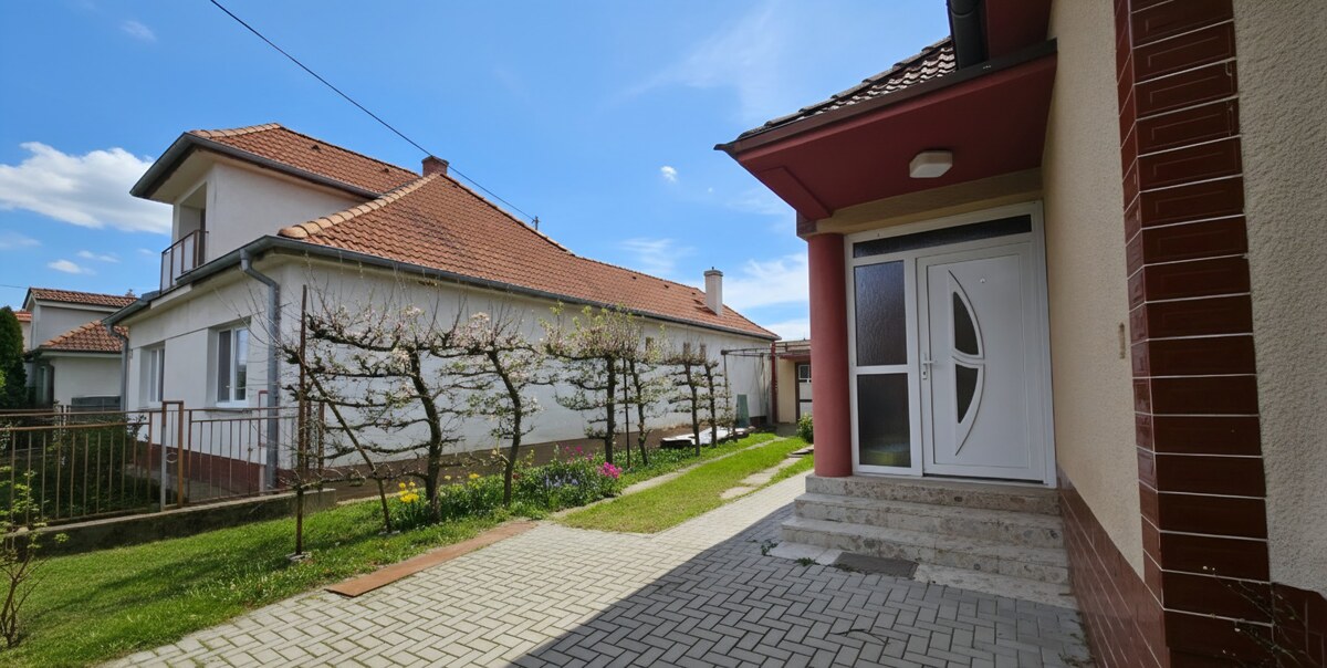 4i podpivničený  RD s garážou a studňou Križovany — foto 2