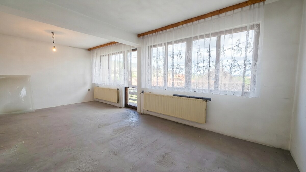 Slnečný 5i dom s veľkou záhradou a tichou lokalitou - ideálne bývanie — foto 3