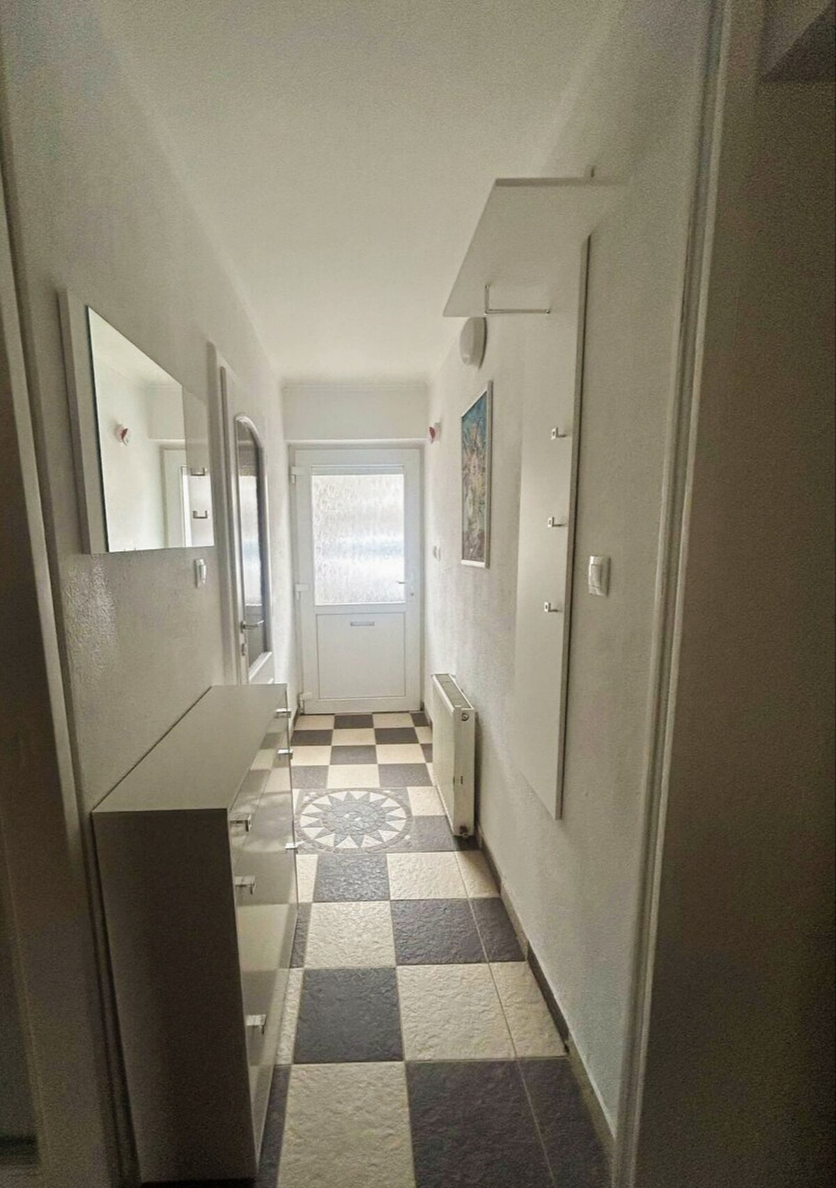 Útulný domček s malou záhradkou a terasou priamo v Senci — foto 2