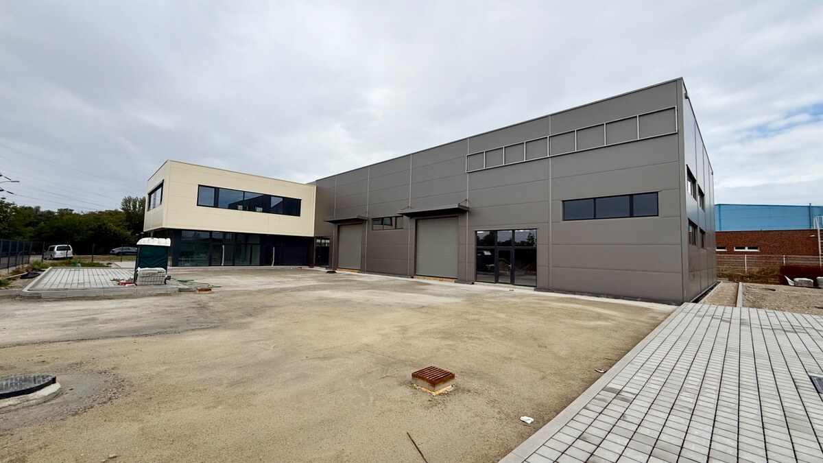 Prenájom showroom,  administratíva, výrobno - skladová hala, Trnava