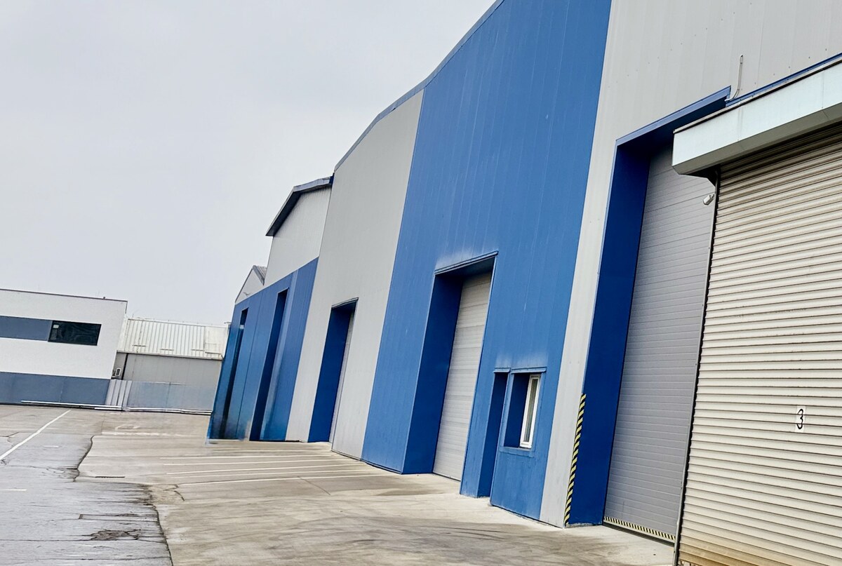 na prenájom výrobná hala/sklad, 1000m2, 2x portálový žeriav, Trnava