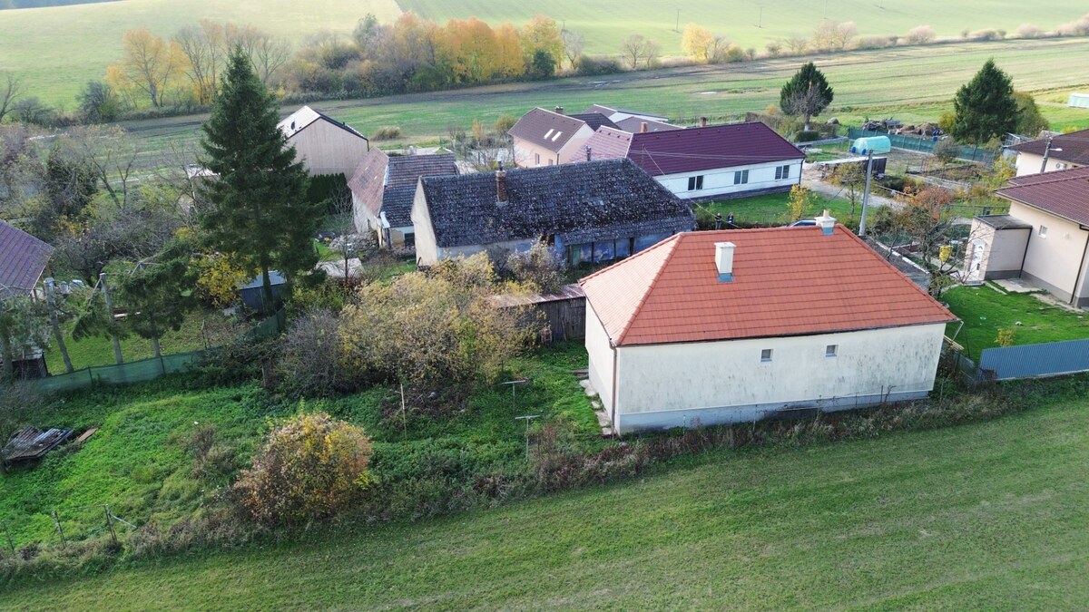 Exkluzívne RD na Dobrej Vode: pozemok 878 m², zateplenie, nová strecha — foto 18