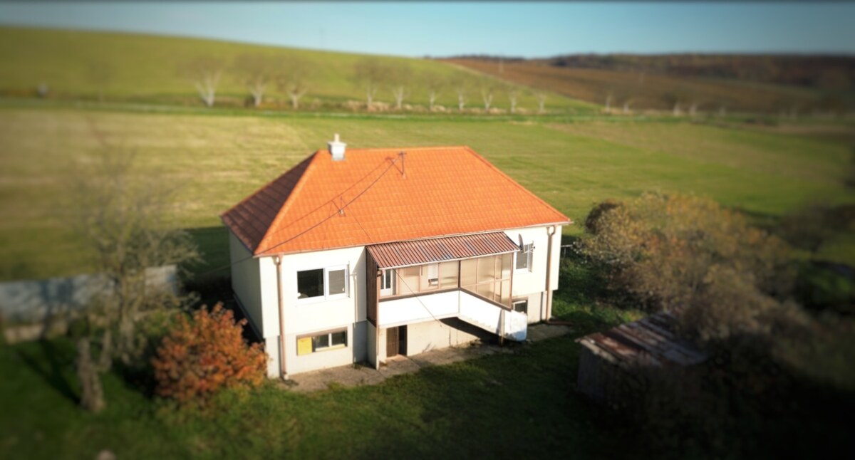 Exkluzívne RD na Dobrej Vode: pozemok 878 m², zateplenie, nová strecha — foto 2
