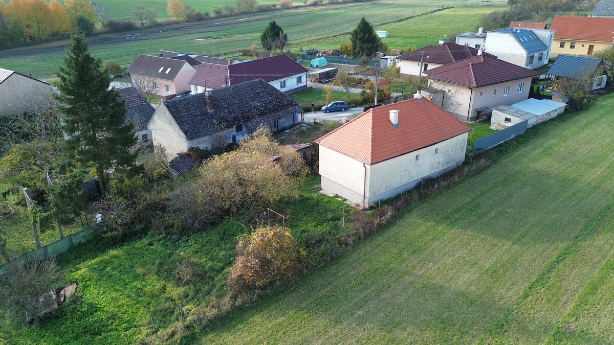 Exkluzívne RD na Dobrej Vode: pozemok 878 m², zateplenie, nová strecha — foto 5