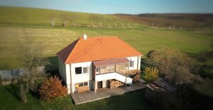 Exkluzívne RD na Dobrej Vode: pozemok 878 m², zateplenie, nová strecha — foto 1