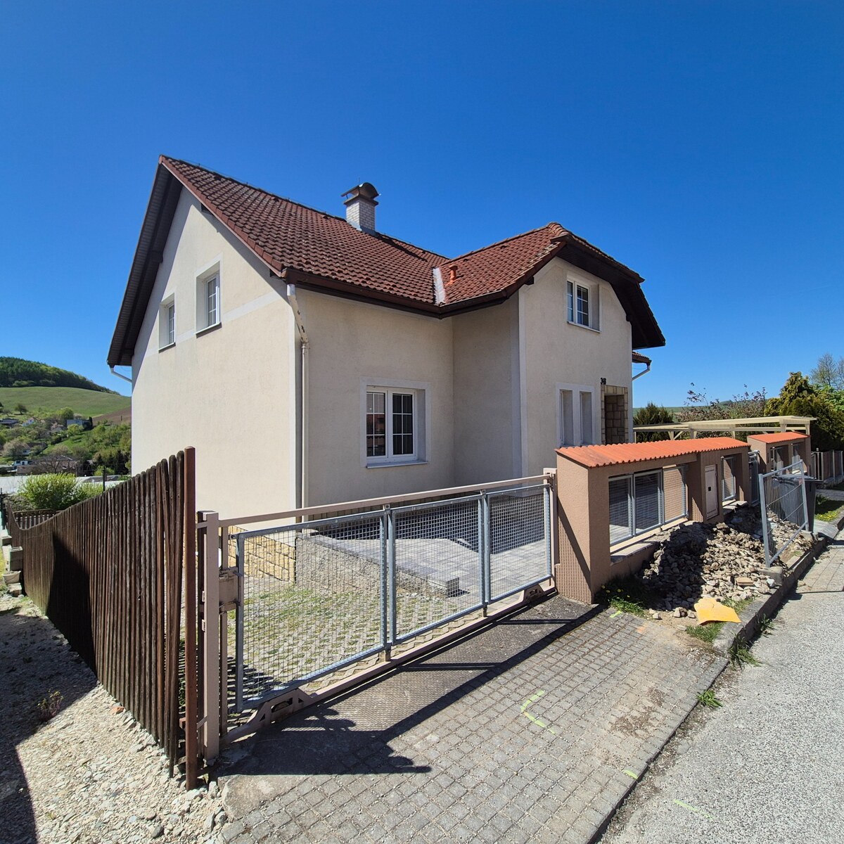 REZERVOVANÉ - TIMA Real ponúka na predaj veľký 6 i rodinný dom — foto 3
