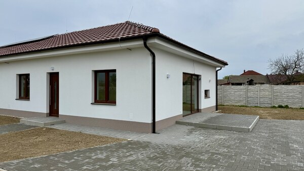 TIMA Real* novostavba moderného 3i domu, Vlčany, centrum