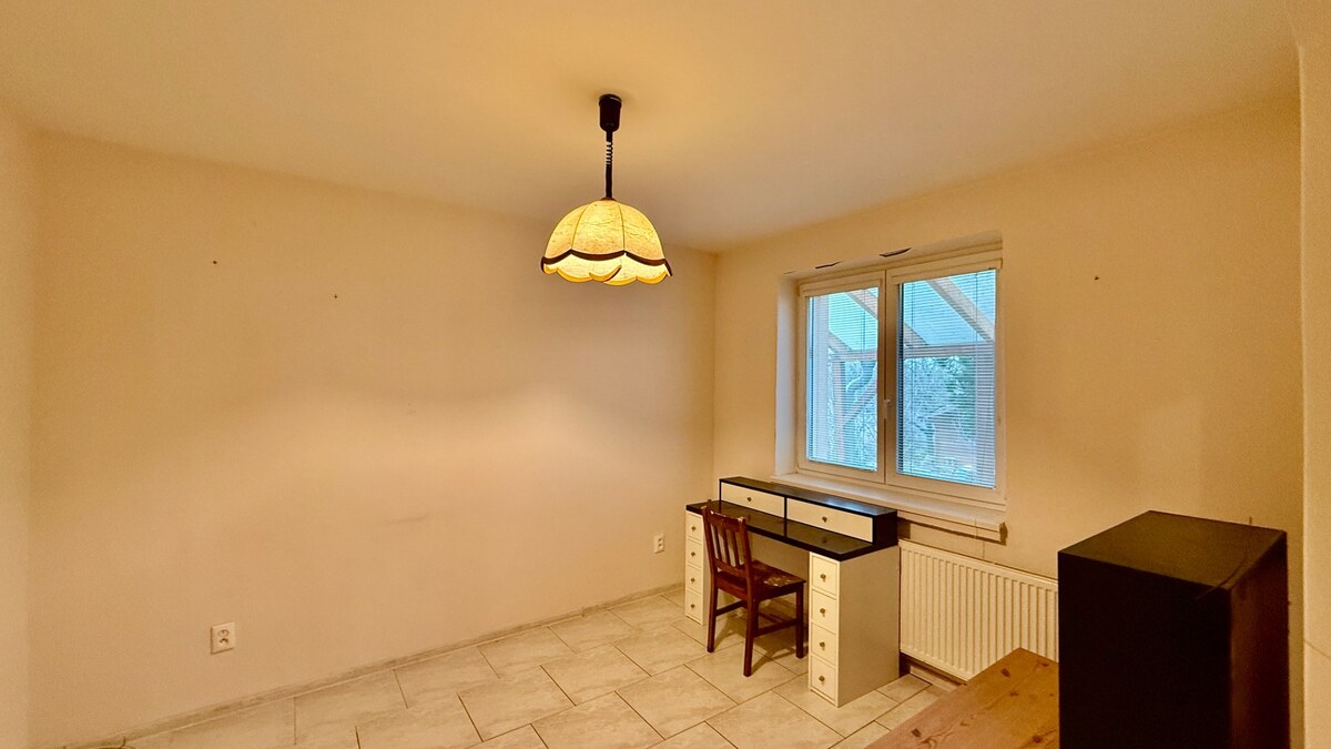 REZERVOVANÉ veľký 5+ izbový rodinný dom, garáž, 11á pozemok, Šelpice — foto 11