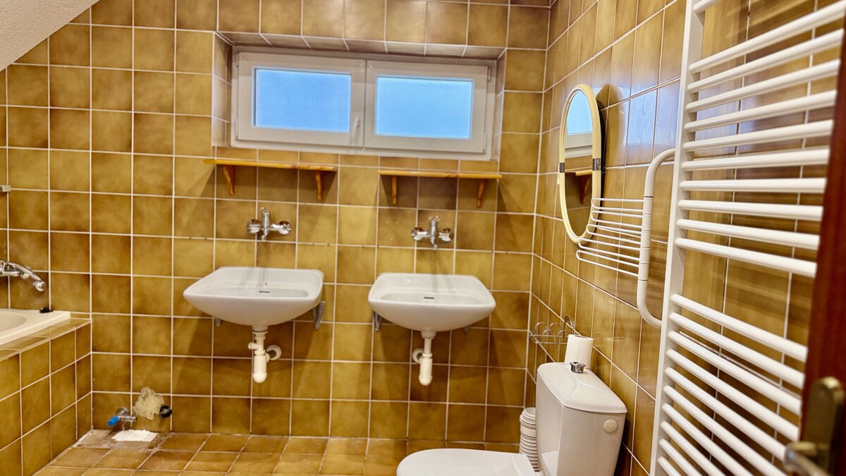 REZERVOVANÉ veľký 5+ izbový rodinný dom, garáž, 11á pozemok, Šelpice — foto 14