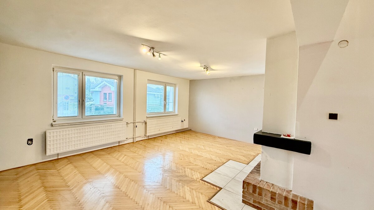 REZERVOVANÉ veľký 5+ izbový rodinný dom, garáž, 11á pozemok, Šelpice — foto 2