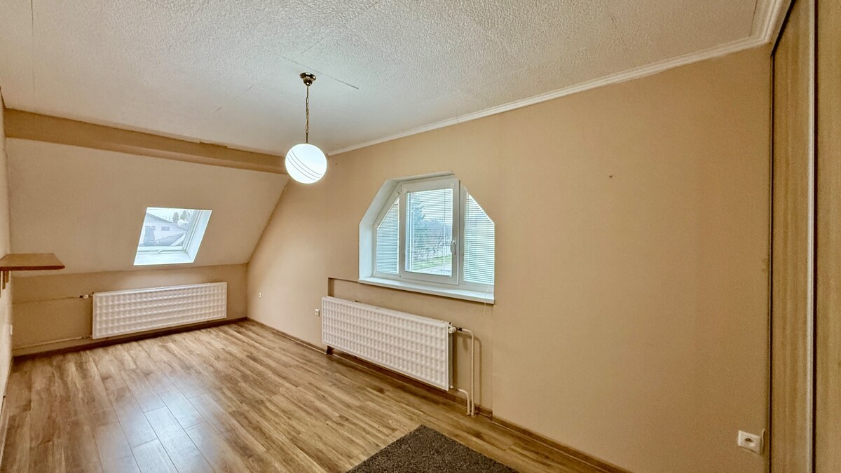 REZERVOVANÉ veľký 5+ izbový rodinný dom, garáž, 11á pozemok, Šelpice — foto 7