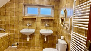 REZERVOVANÉ veľký 5+ izbový rodinný dom, garáž, 11á pozemok, Šelpice — foto 14