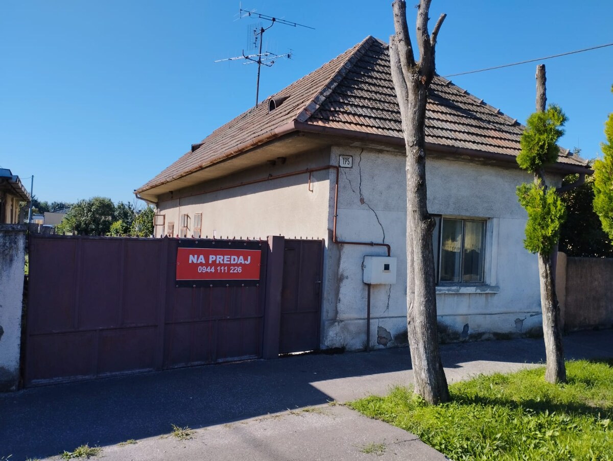 Starší dom neďaleko Slnečných jazier v obci Réca