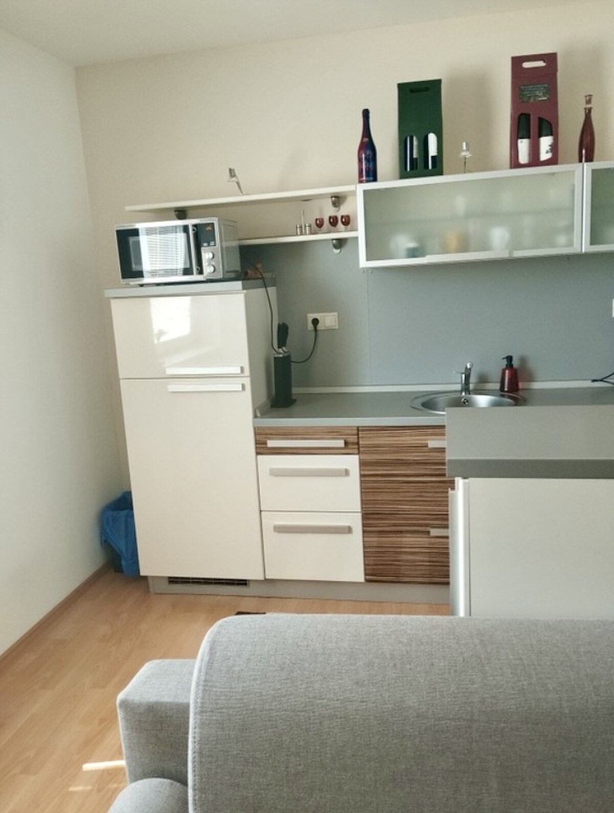 REZERVOVANÉ - kompletne zariadený 1i byt s balkónom, Vlčkovce — foto 2