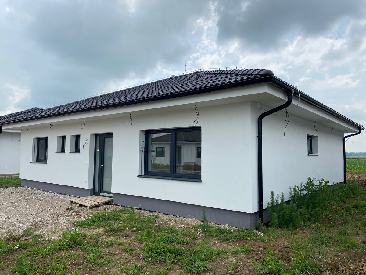 Moderná novostavba 4i bungalovu v top kvalite, pozemok 5,6á, Šúrovce — foto 2