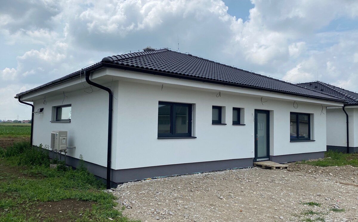 Moderná novostavba 4i bungalovu v top kvalite, pozemok 5,6á, Šúrovce — foto 3