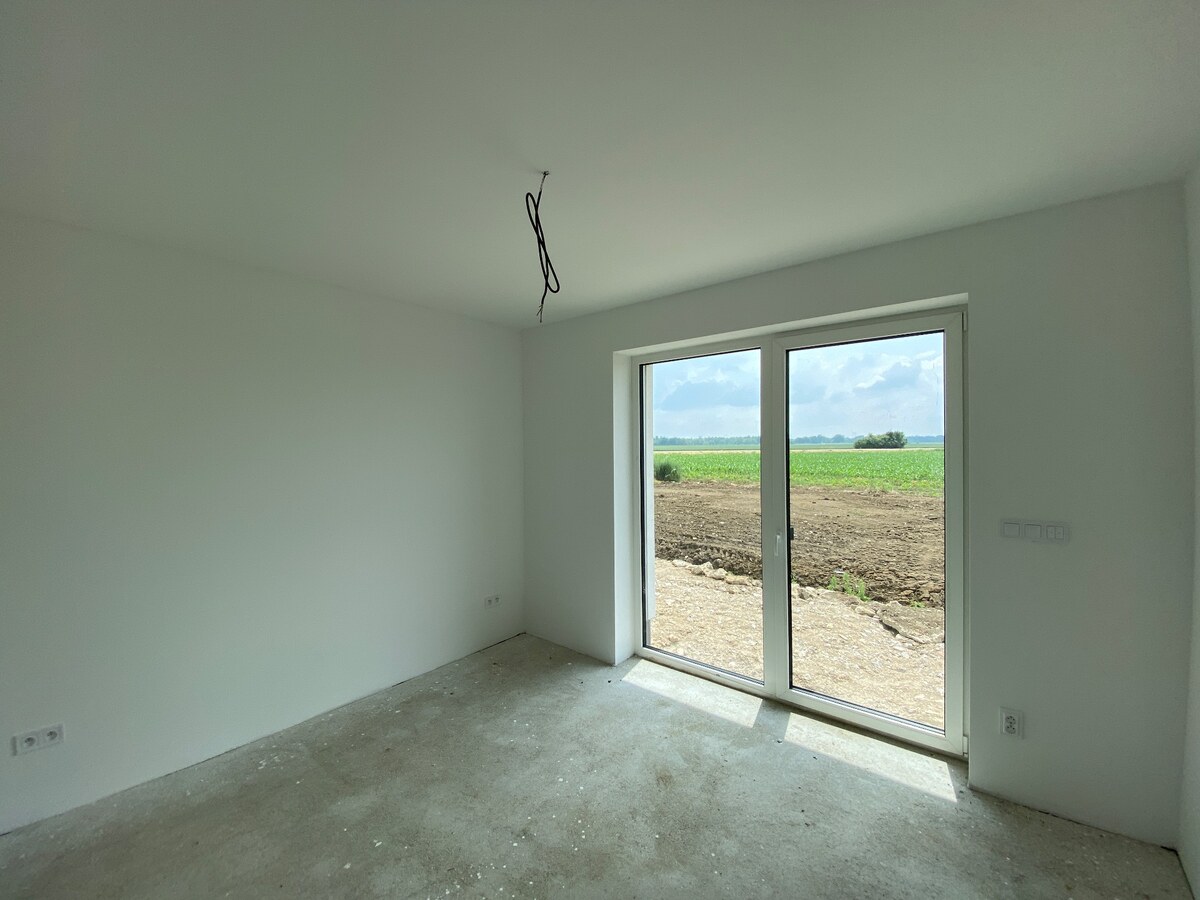 Moderná novostavba 4i bungalovu v top kvalite, pozemok 5,6á, Šúrovce — foto 6