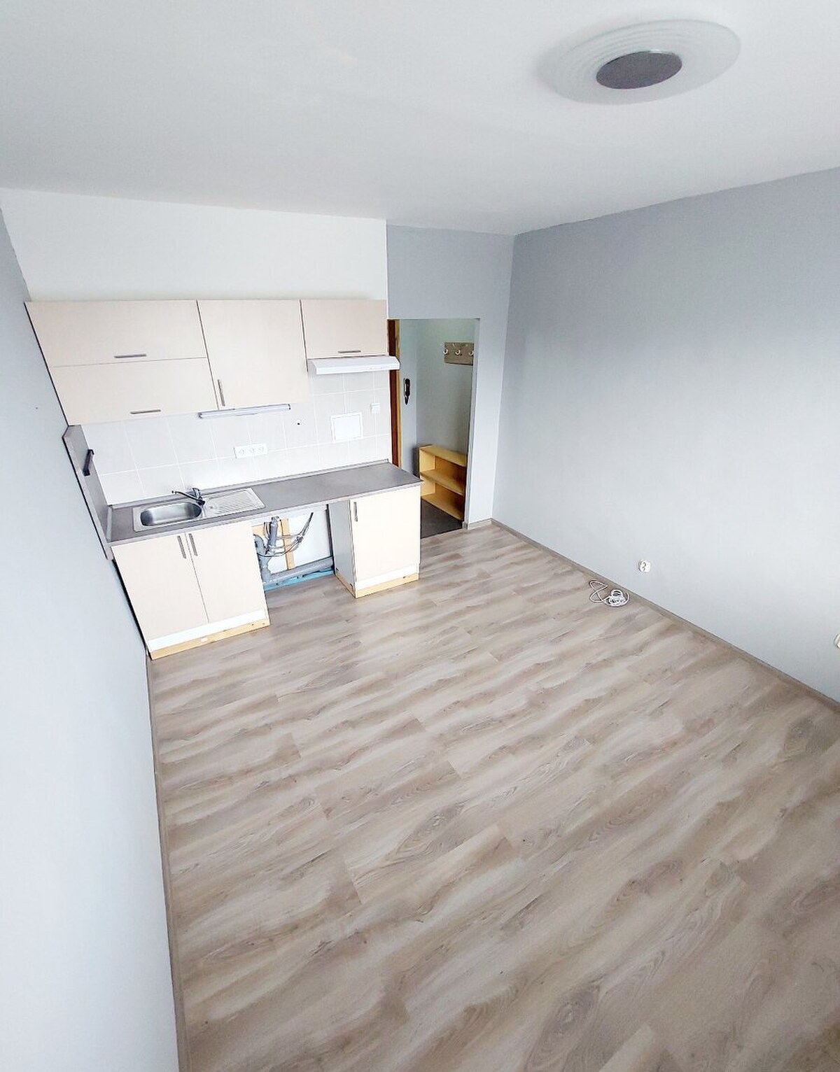 PREDANÉ - Garsónka 21m2 po kompletnej rek. ul. Hollého, Hlohovec — foto 2
