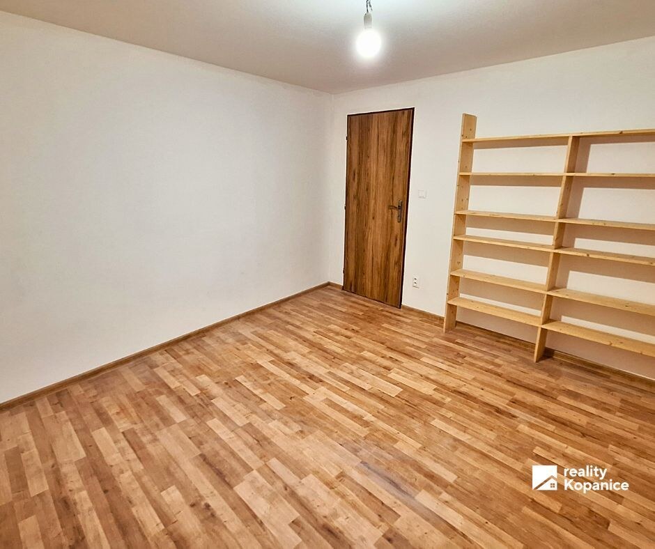 Predaj veľkého 4 izb. bytu v dvojdome, Stará Turá — foto 8