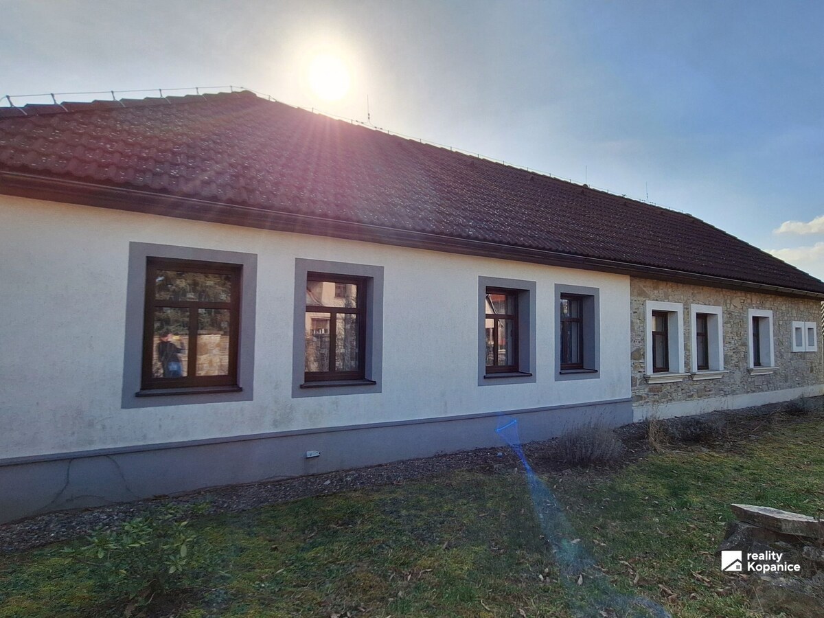 Štýlový rodinný dom s veľkým pozemkom a nápaditým interiérom Stará Turá - Papraď — foto 2