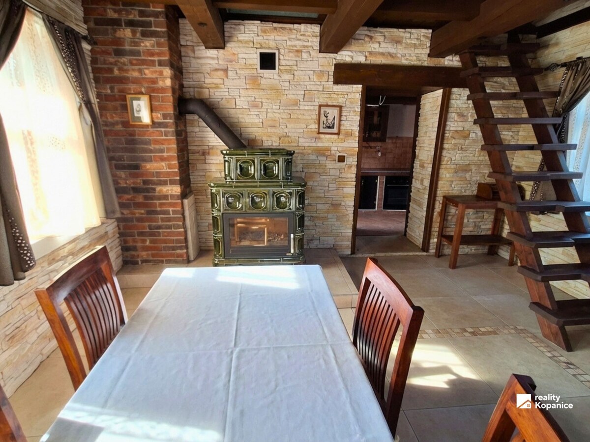 Štýlový rodinný dom s veľkým pozemkom a nápaditým interiérom Stará Turá - Papraď — foto 11