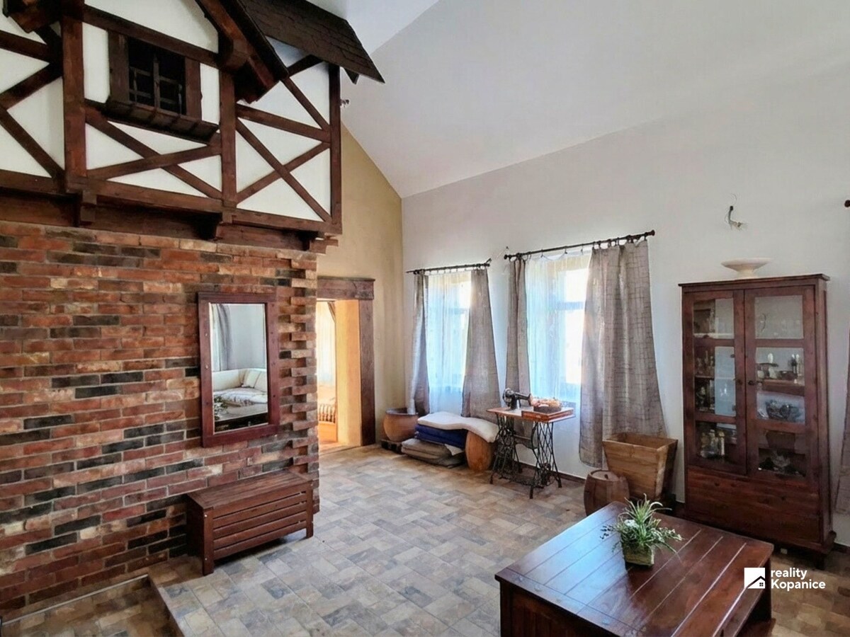 Štýlový rodinný dom s veľkým pozemkom a nápaditým interiérom Stará Turá - Papraď — foto 13