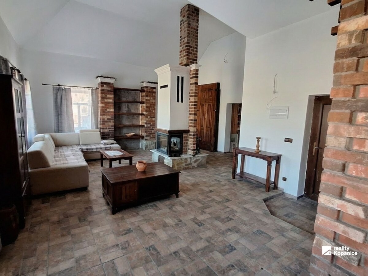 Štýlový rodinný dom s veľkým pozemkom a nápaditým interiérom Stará Turá - Papraď — foto 14