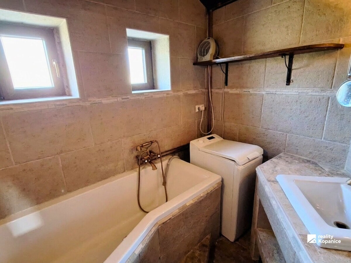 Štýlový rodinný dom s veľkým pozemkom a nápaditým interiérom Stará Turá - Papraď — foto 17