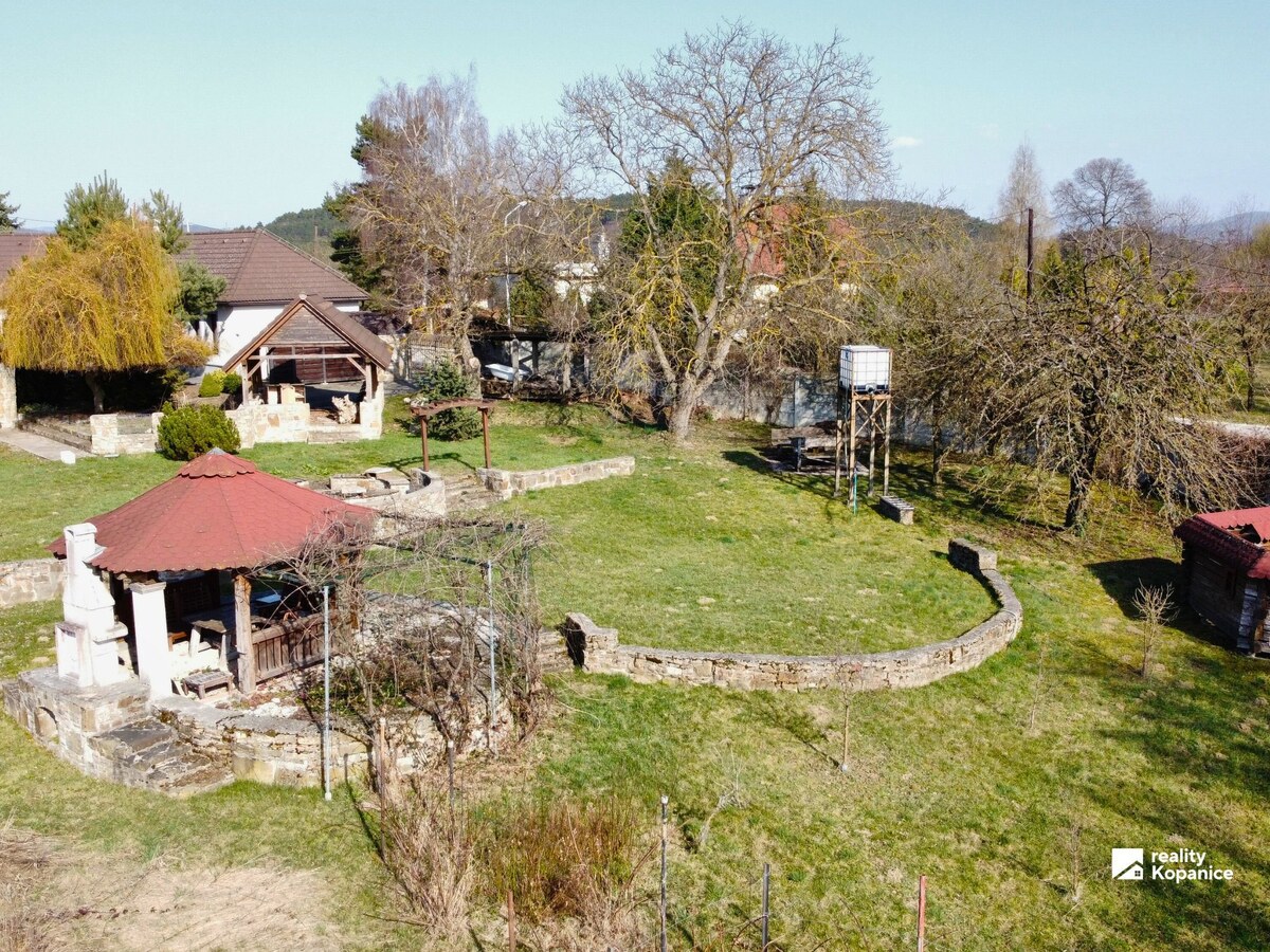 Štýlový rodinný dom s veľkým pozemkom a nápaditým interiérom Stará Turá - Papraď — foto 19